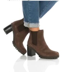 Elegant Brown Heeled Boots